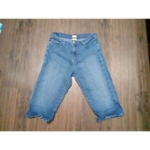 Levis 512 Jeans womens Size Medium Perfectly Slimming Capri measured size 30